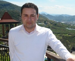 Seyhan Tan