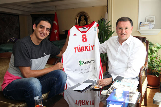 Milli Sporcudan Başkan Savaş'a ziyaret