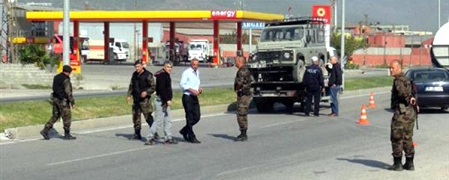 hatay-da-polisleri-tasiyan-arac-devrildi-3-po-5247471_o
