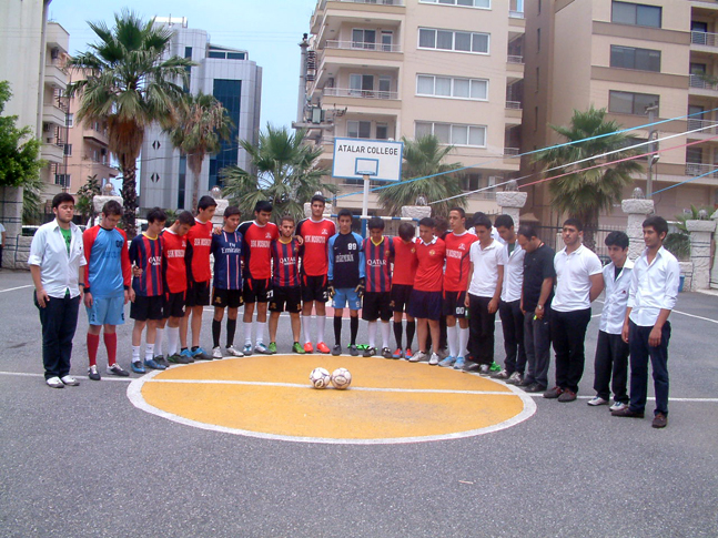 Futbolculardan Soma için saygı duruşu