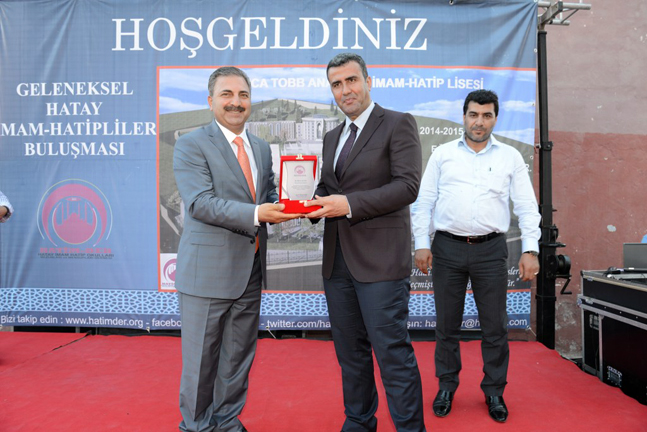 Sponsorlar'a Başkan Kimyeci Plaket Verirken (1)_1024x683
