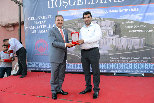 Sponsorlar'a Başkan Kimyeci Plaket Verirken (2)_1024x683