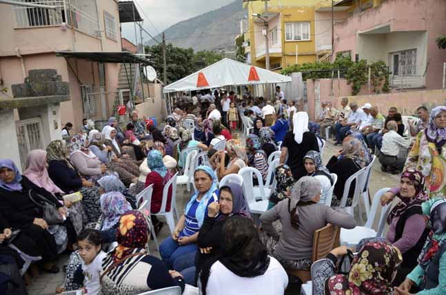 fuat kaya babası için yasin okuttu (1)