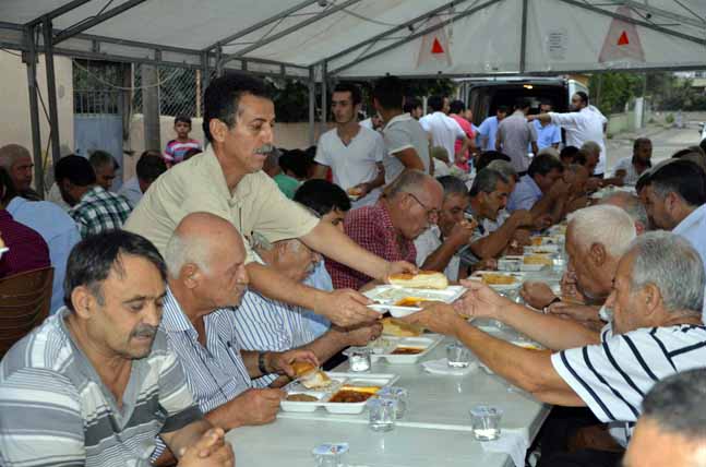 fuat kaya babası için yasin okuttu (3)