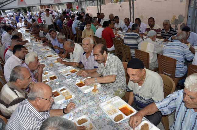 fuat kaya babası için yasin okuttu (4)