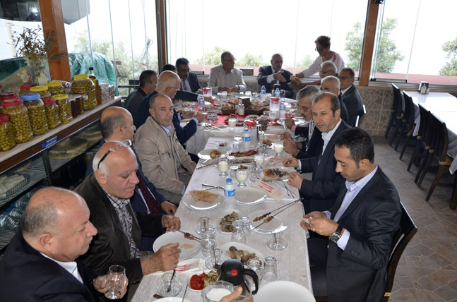 ESNAF ODA BAŞKANLARI GARİP ŞANDIRIN CİGER ZİYAFETİNE KATILDI (5)