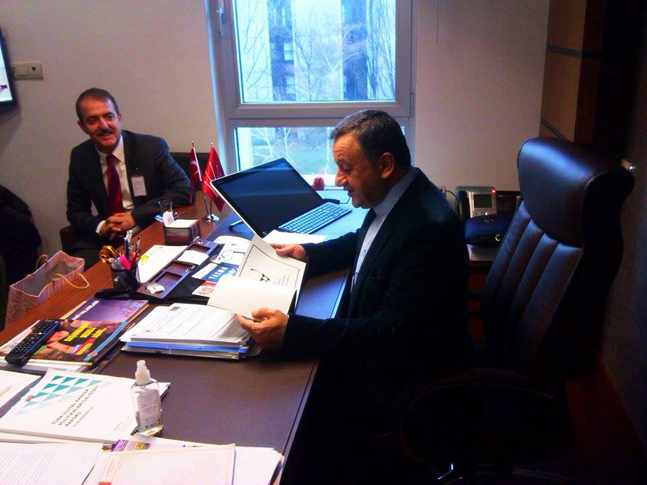 CHP HATAY MİLLETVEKİLİ MEHMET ALİ EDİBOĞLU KİTABIMIZI İNCELERKEN