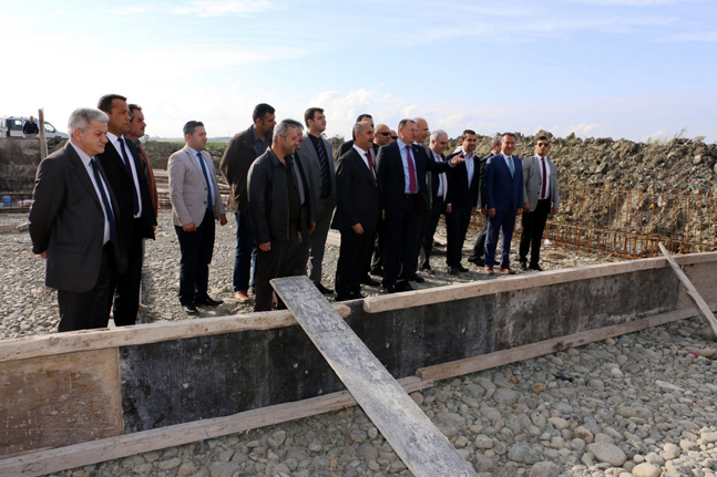 BAŞKAN SAVAŞ, ARSUZ’DA ÇÖP TOPLAMA MERKEZİ’NİN TEMELİNİ ATTI (2)