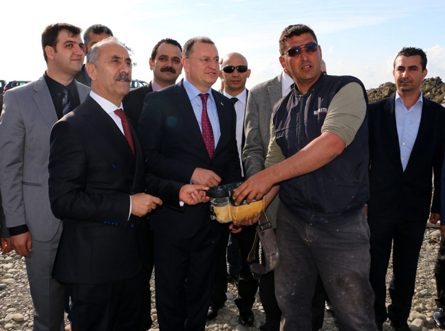 BAŞKAN SAVAŞ, ARSUZ’DA ÇÖP TOPLAMA MERKEZİ’NİN TEMELİNİ ATTI (4)
