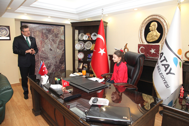 BAŞKAN SAVAŞ'IN KOLTUĞUNA SEVGİ SU YILMAZ OTURDU (10)