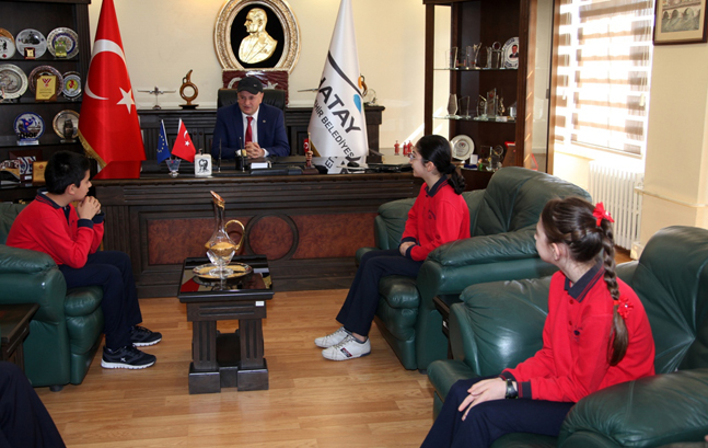 BAŞKAN SAVAŞ'IN KOLTUĞUNA SEVGİ SU YILMAZ OTURDU (3)