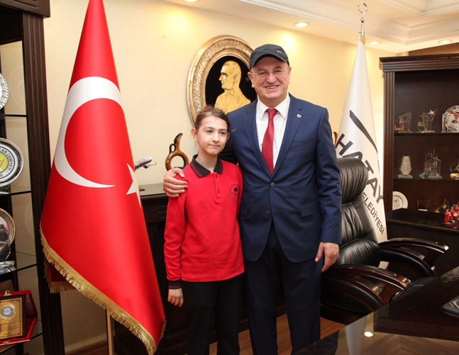 BAŞKAN SAVAŞ'IN KOLTUĞUNA SEVGİ SU YILMAZ OTURDU (4)