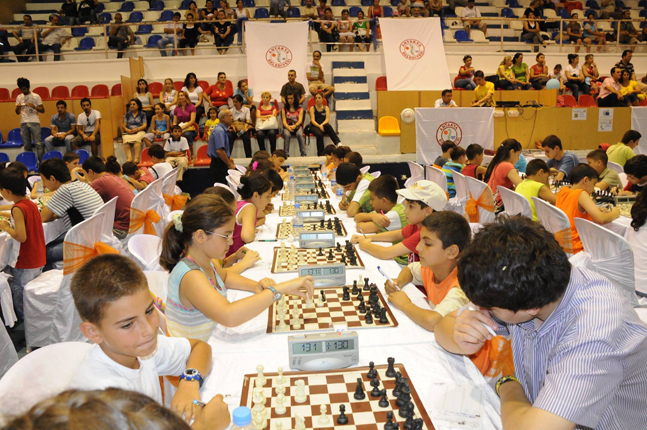 HBB'DEN ÇOCUKLARA SATRANÇ TURNUVASI(ARŞİV FOTO) (1)