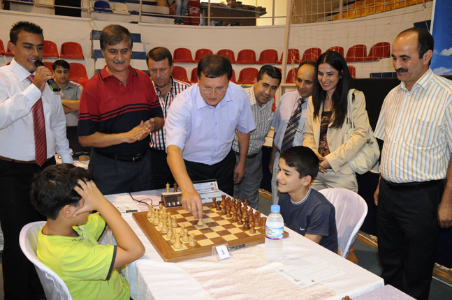 HBB'DEN ÇOCUKLARA SATRANÇ TURNUVASI(ARŞİV FOTO) (4)
