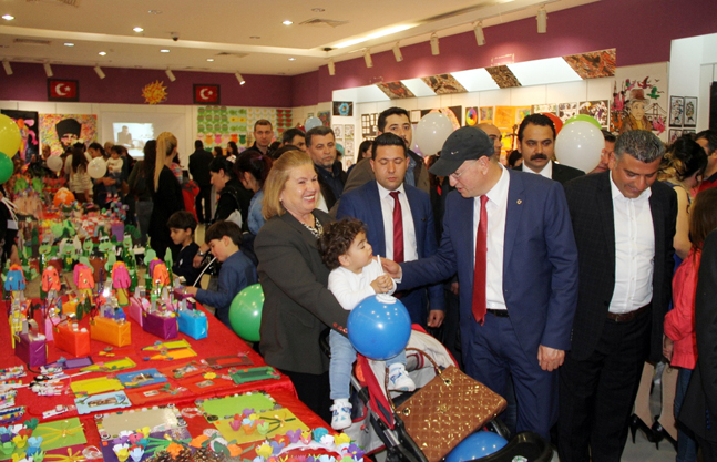 ÇOCUKLAR HBB STANDI İLE BAYRAMIN TADINI ÇIKARDILAR (1)