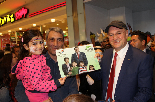 ÇOCUKLAR HBB STANDI İLE BAYRAMIN TADINI ÇIKARDILAR (3)