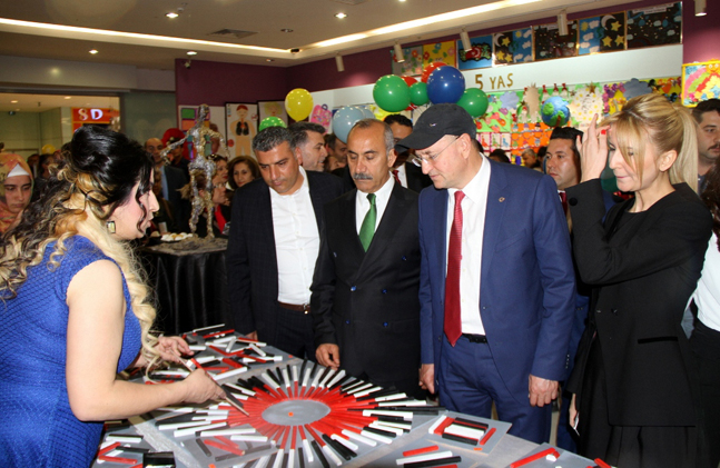 ÇOCUKLAR HBB STANDI İLE BAYRAMIN TADINI ÇIKARDILAR (8)