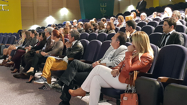 1449502652_Semineri_izlemeye_gelen_veliler