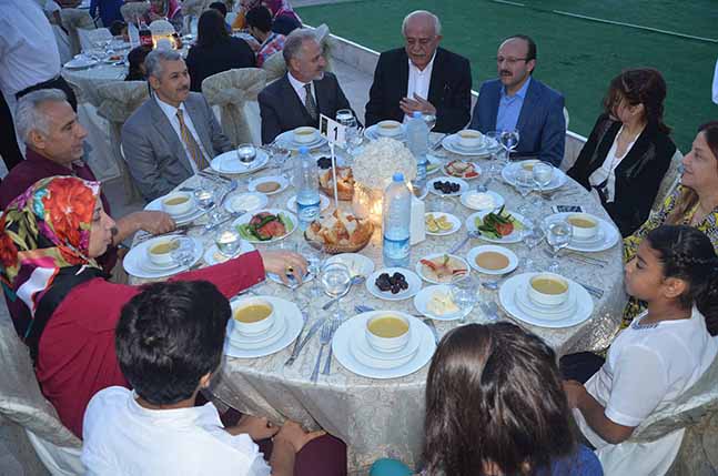 İTSO SEVGİ EVLERİNDEKİ ÇOCUKLARLA İFTARDA BULUŞTU (10)