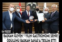 BAŞKAN GÜVEN “ YILIN GASTRONOMİ ŞEHRİ” ÖDÜLÜNÜ BAŞKAN SAVAŞ’A TESLİM ETTİ