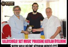 KALAYCIOĞLU ‘ACT MUSİC’ PROJESİNE KATILAN ÜYELERİNE ‘HATAY HALK BİLİMİ’ KİTABINI HEDEYİ ETTİ