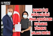 BAŞARILI İLÇE NÜFUS MÜDÜRÜ PINAR AÇIKGÖZ’DEN KAYMAKAM YÖNDEN’E ANLAMLI HEDİYE