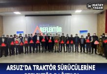ARSUZ’DA TRAKTÖR SÜRÜCÜLERİNE REFLEKTÖR DAĞITILDI
