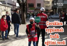 Çocuklara uygulamalı trafik eğitimi verdi