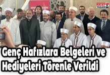 Genç Hafızlara Belgeleri ve Hediyeleri Törenle Verildi