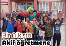Bir Alkışta Akif öğretmene